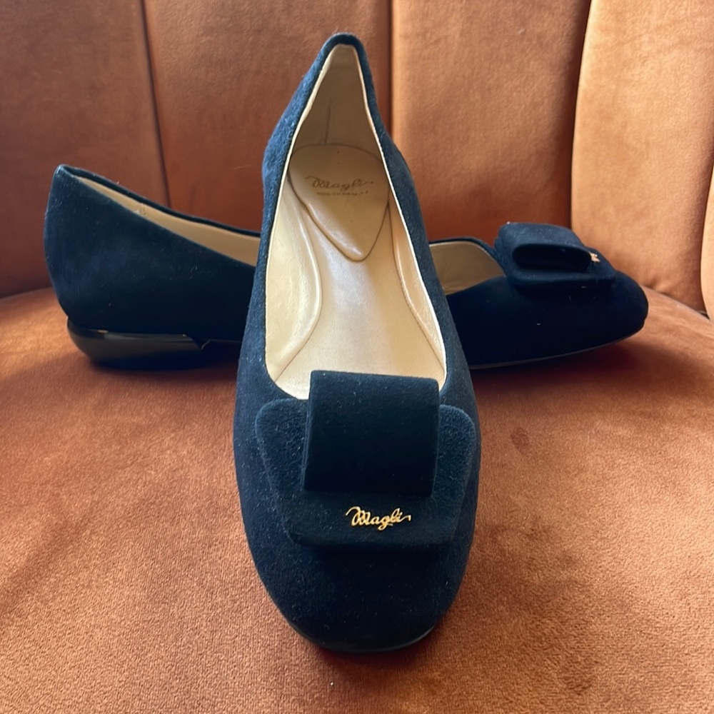 Bruno Magli suede flats with round heel and toe detail